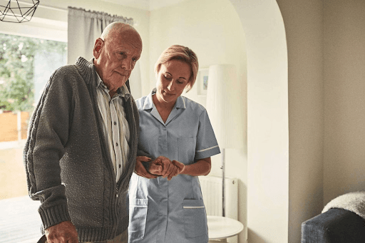 Wie Häusliche Krankenpflege für ältere Menschen von entscheidender Bedeutung ist