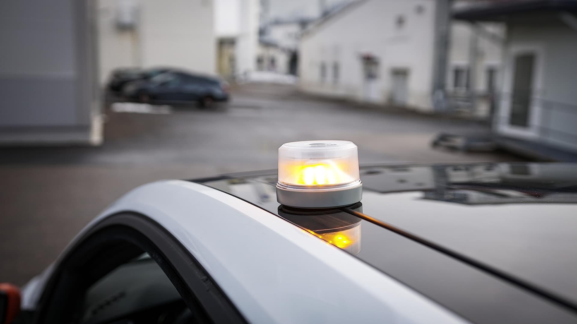 Warnleuchte V16: Einfache Handhabung, maximale Sicherheit