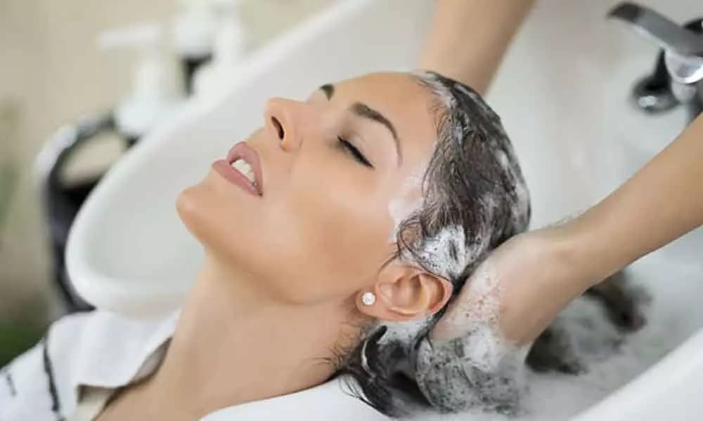 Natürlich schöne Haare pflegen kaufen: 5 einfache Tipps für glänzendes Haar