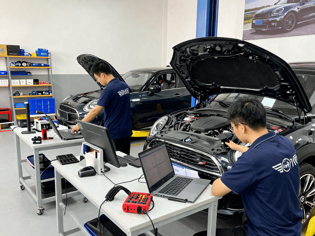 Chiptuning Hannover: Spezialisten bei ECU Boost Service optimieren die Leistung von BMW.