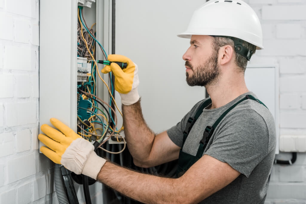 Wann sollten Sie den Elektriker Notdienst in der Nähe rufen? Häufige Probleme und Lösungen