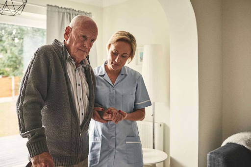 Wie Häusliche Krankenpflege für ältere Menschen von entscheidender Bedeutung ist