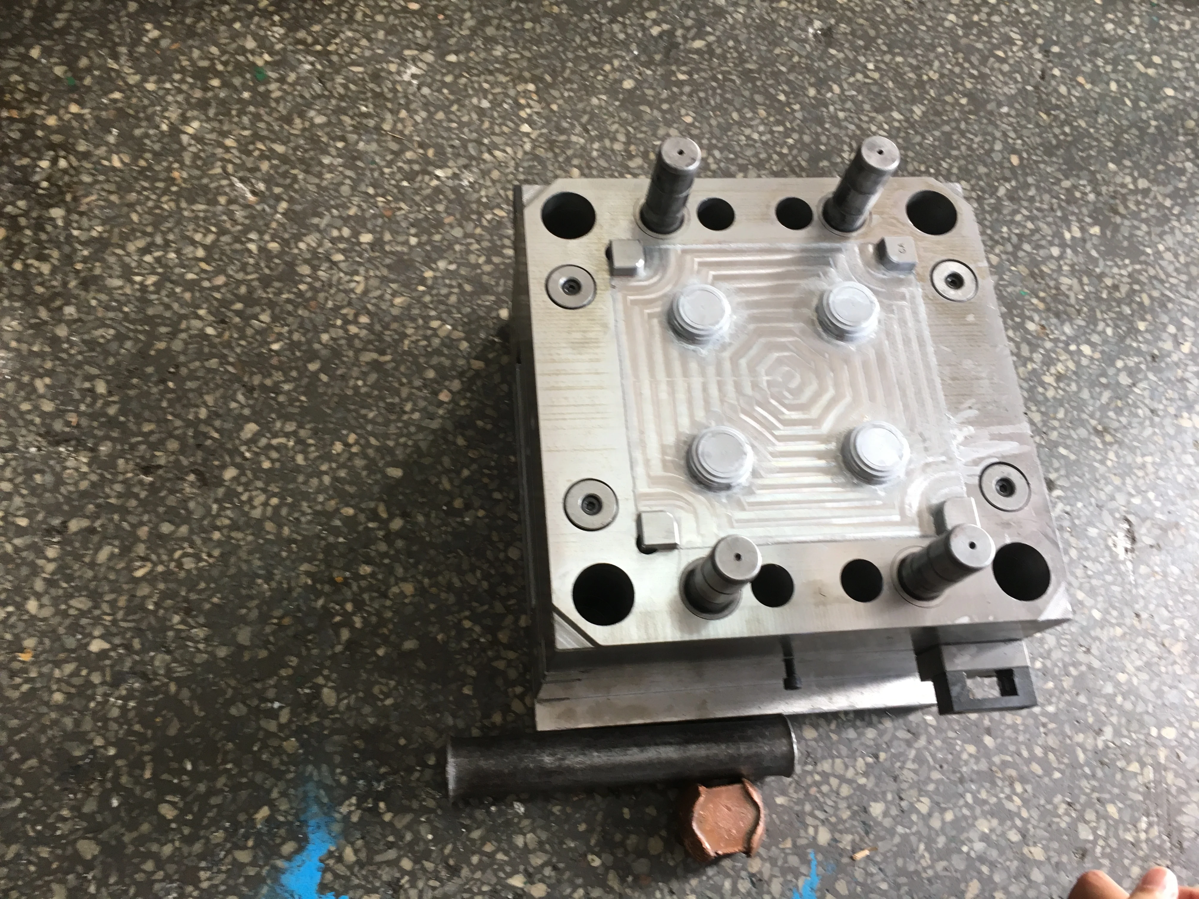 Maxnext GmbH: Innovativer Werkzeugbau und Spritzgussteile aus ABS für Ihre Projekte!