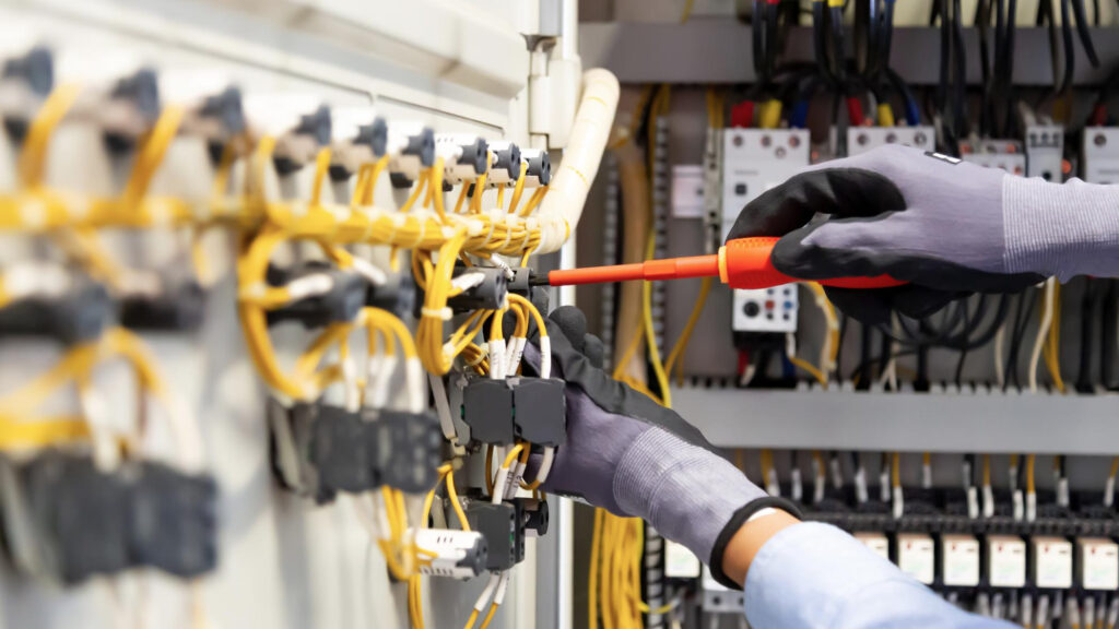 DGUV V3 Prüfung: Wie oft müssen elektrische Anlagen geprüft werden?