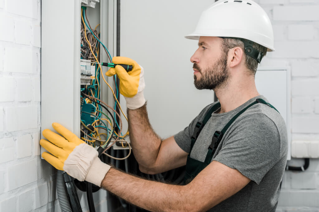 Wann sollten Sie den Elektriker Notdienst in der Nähe rufen? Häufige Probleme und Lösungen